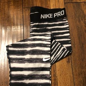 Nike Pro Capris